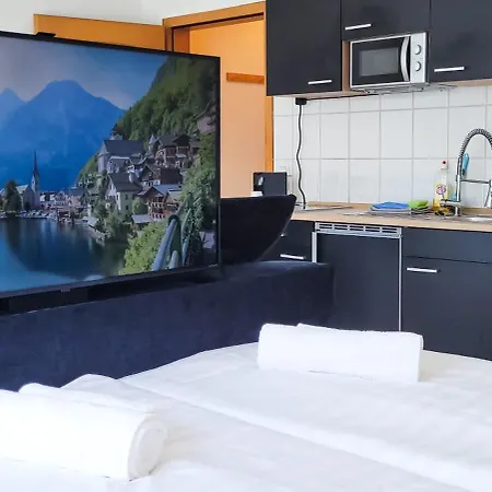 Apartment Komm - Terrasse- Parkplatz- Boxspringbett- Kueche *