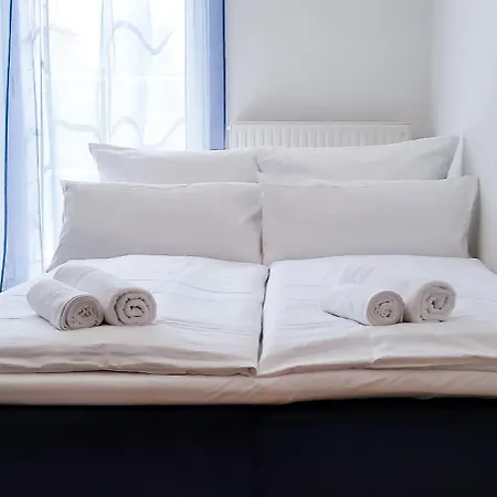 Komm - Terrasse- Parkplatz- Boxspringbett- Kueche Apartment *