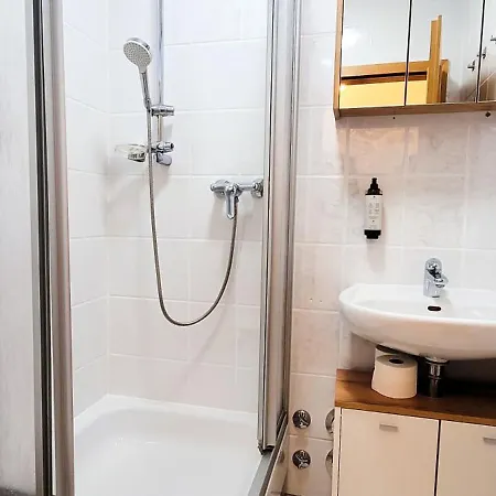Apartment Komm - Terrasse- Parkplatz- Boxspringbett- Kueche *