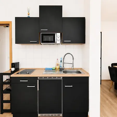 Komm - Terrasse- Parkplatz- Kueche- Boxspringbett Γιένα